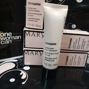 MATTE- WEAR LIQUID FOUNDATION